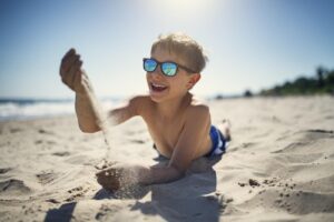 chłopiec na plaży